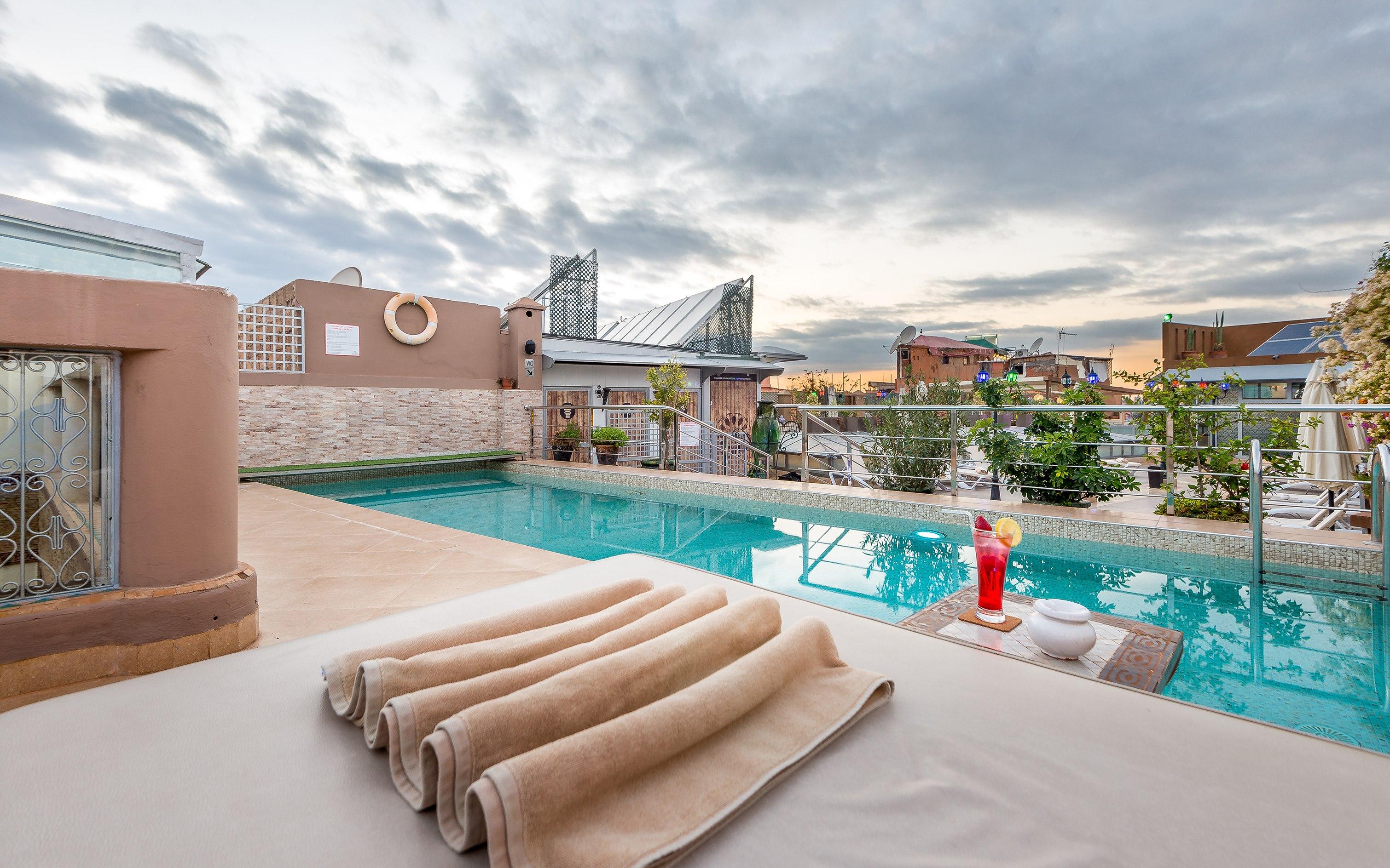 โฮเต็ล แอนด์ รย้าด อาร์ต เพลส มาราเกช Hotel มาร์ราเกช ภายนอก รูปภาพ Rooftop pool
