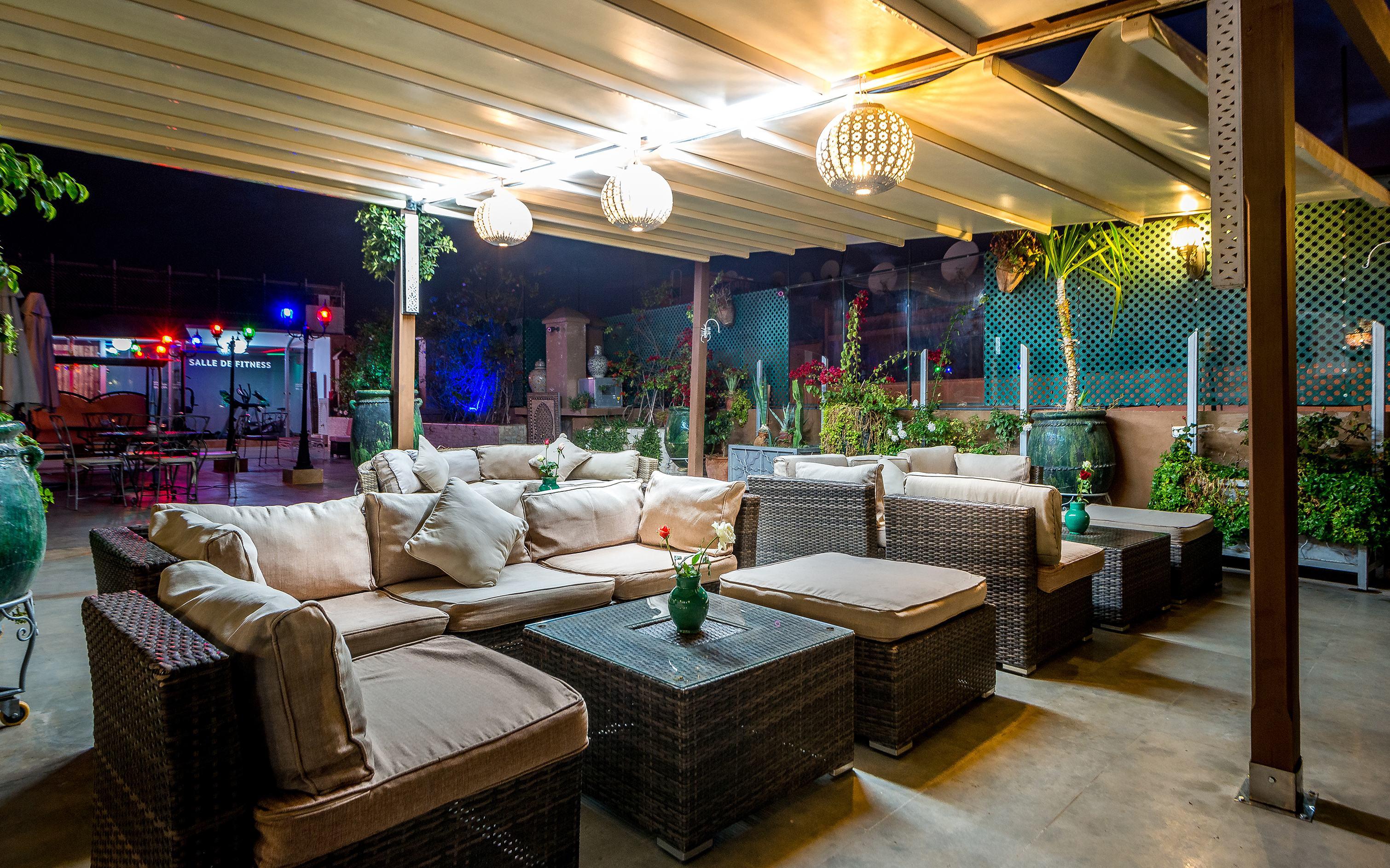 โฮเต็ล แอนด์ รย้าด อาร์ต เพลส มาราเกช Hotel มาร์ราเกช ภายนอก รูปภาพ Rooftop bar in Cairo